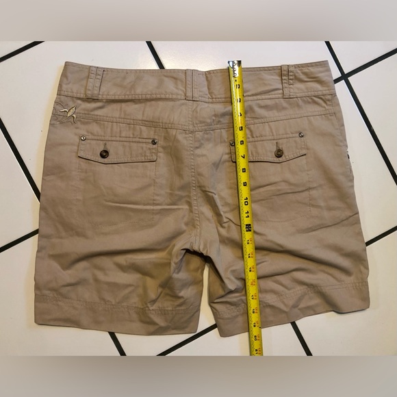 Ladies size 14 Cabellas brand walking/hiking/dress shorts in khaki - Picture 2 of 10